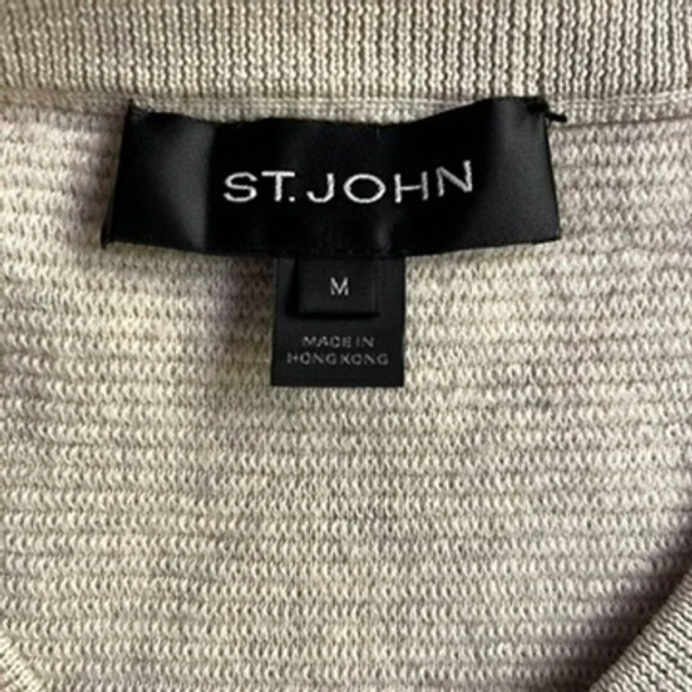 St. John Wool Crew Neck Ribbed Sweater with Zipper Detail‎ Cream size medium
